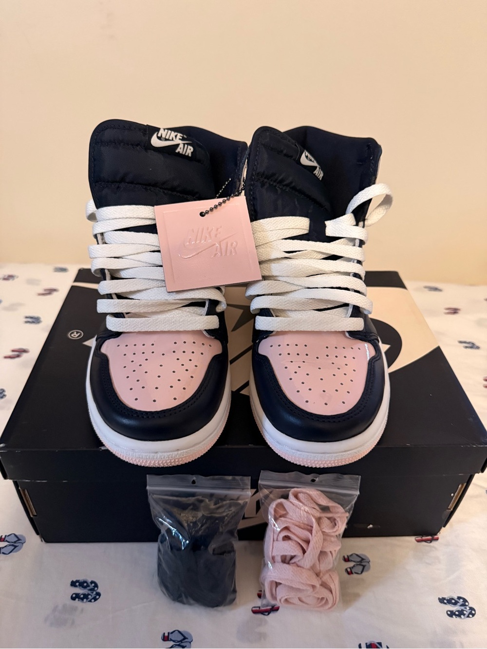 Nike Air Jordan 1 Retro High OG Bubble Gum